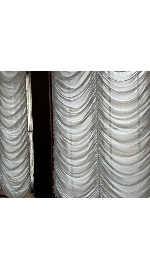 Instagram post by @cameliafarhoodi for Penfolds Wines. Caption reads: Introducing the limited @penfolds Holiday....