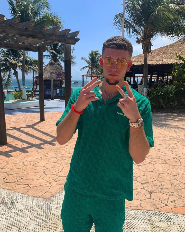 Instagram post by @alfcoez for NICCE. Caption reads: Enjoying! ☀️🇲🇽.