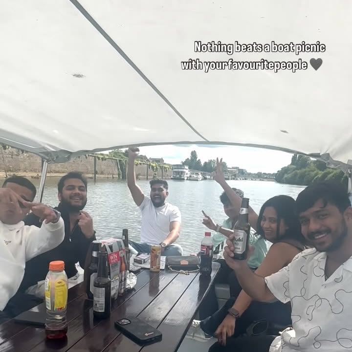 Instagram post by @_ishikapatil_ for Goboat. Caption reads: [...] with my favourite people thanks to....