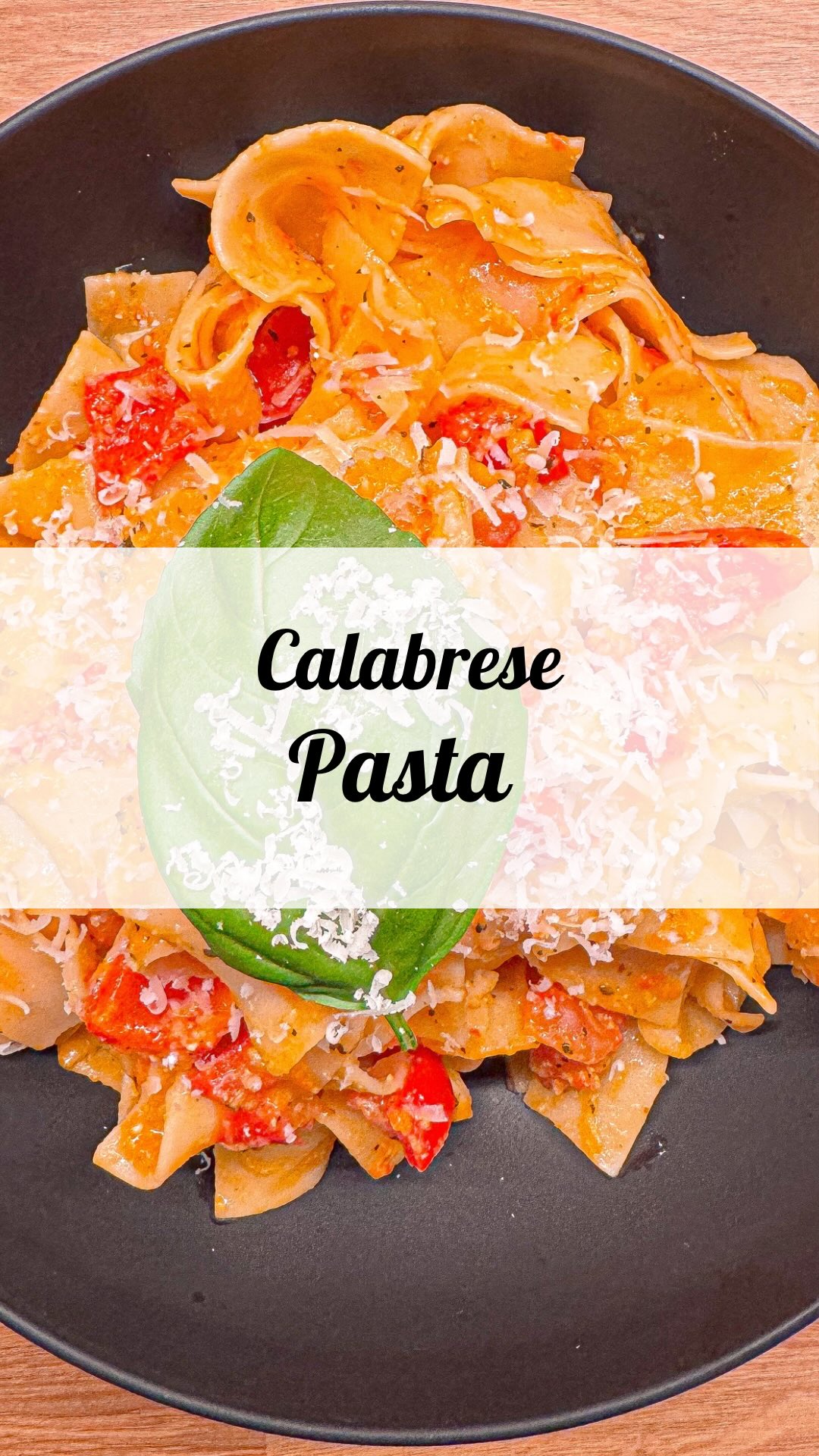 Instagram post by @kochenmitsophiaunddarius for Degusta Box. Caption reads: ⬇️Rezept⬇️
CALABRESE PASTA 🍝🤤
⏱️ 10 min | 🦥 5....