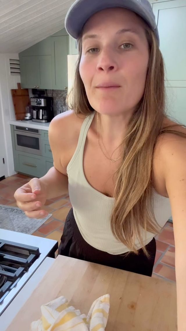 Instagram post by @carochambers for Jimmy Dean. Caption reads: breakfast / car meatballs!! aka how I get my kids....