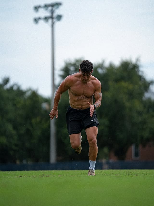 Instagram post by @mauricehauser for Samsung Mobile. Caption reads: [...] #SamsungHealth #RecobythePros @samsungmobile.