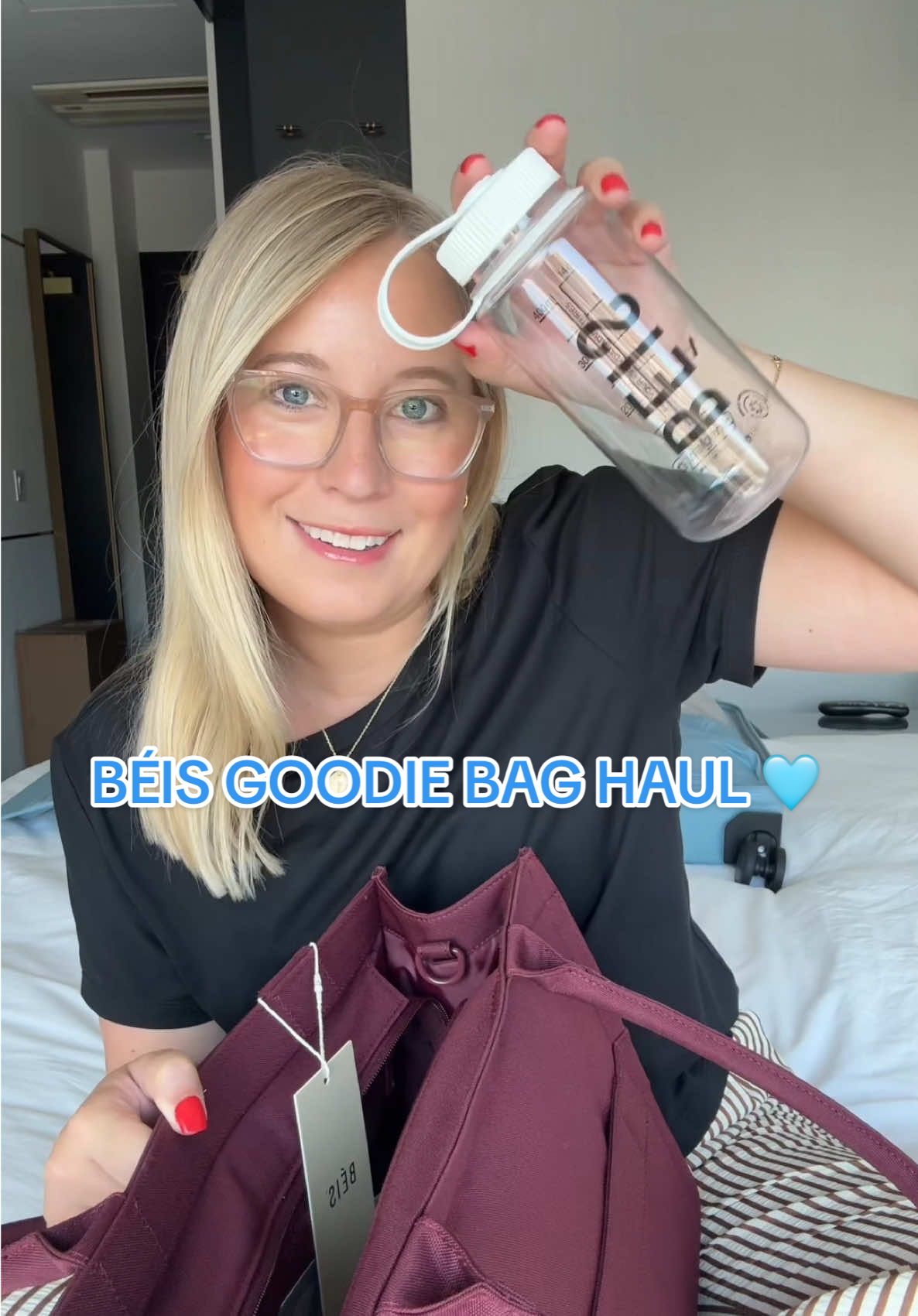 TikTok post by @rileejsmith for BÉIS Travel. Caption reads: Replying to @ash.nella unpacking my goodie bag....