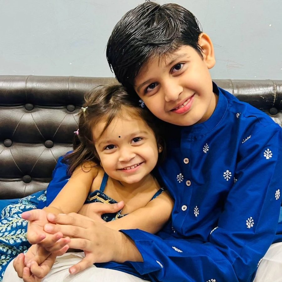 Instagram post by @mummy_ni_vato for Pine Kids. Caption reads: [...] royal blue kurta is from brand @pinekids.in....