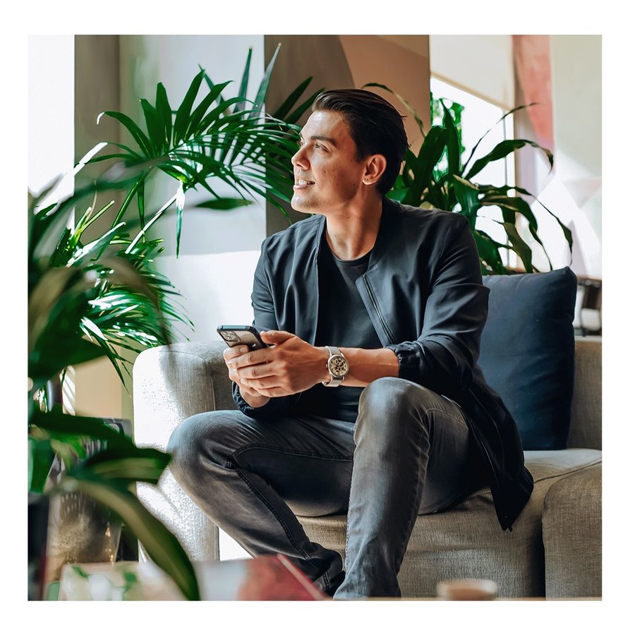 Instagram post by @jesus.on.sunday for WeWork. Caption reads: [...] new year's goals kicking start. With @WeWork....