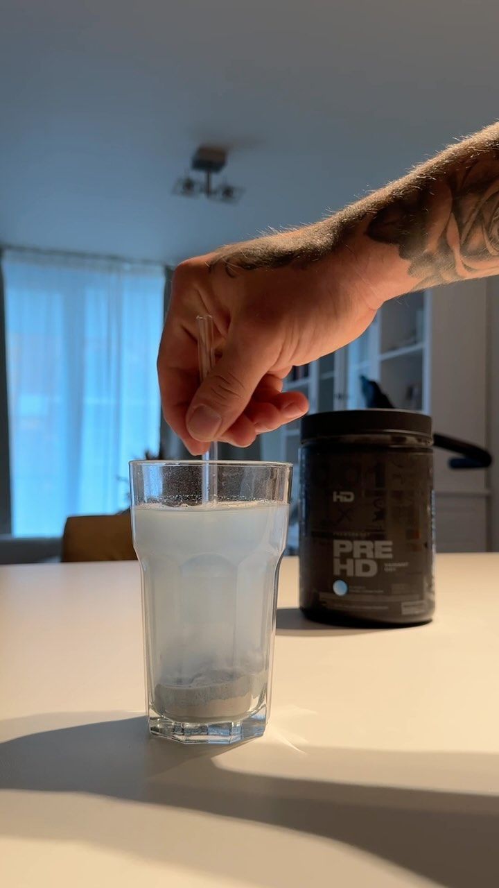 Instagram post by @peeters.jeffrey for HD MUSCLE. Caption reads: New pre from HD Muscle got me full as a house 🔥....