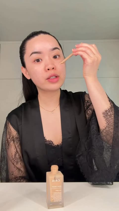 Instagram post by @thuatruong for Jurlique. Caption reads: [...] indeholder reklame gaver. Skincare: -....