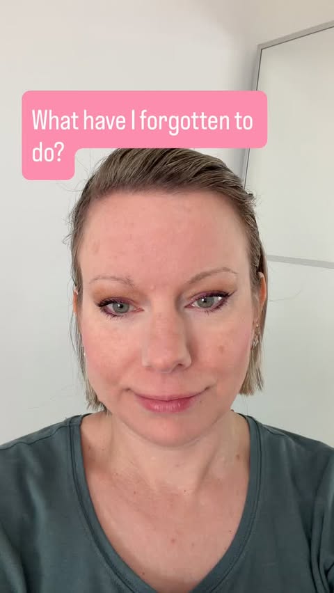 Instagram post by @onebeautygang for FENTY BEAUTY BY RIHANNA. Caption reads: I couldn’t figure out why my makeup looked odd....
