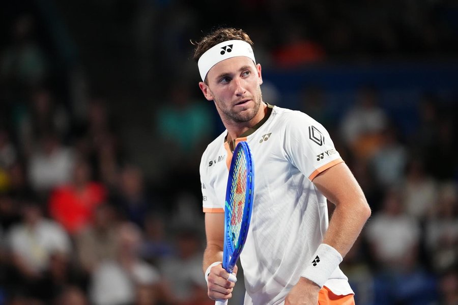 Instagram post by @casperruud for SAMSONITE. Caption reads: Arigato Tokyo 🇯🇵 Always such a warm welcome. A....