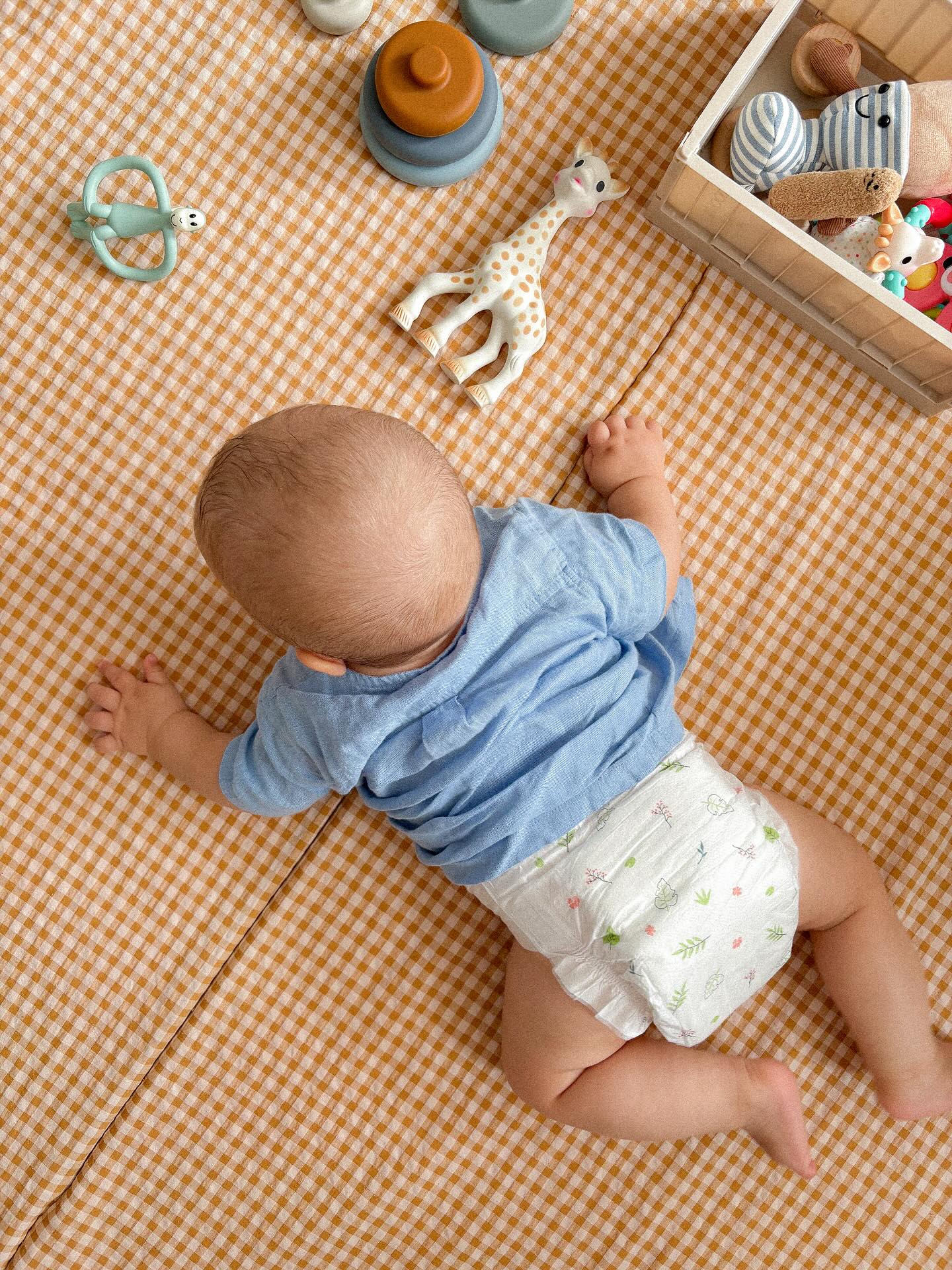 Instagram post by @aliceyofit for LIEWOOD. Caption reads: Lundi avec 👵🏼 & mes 👶🏼👦🏼 !
• la journée....