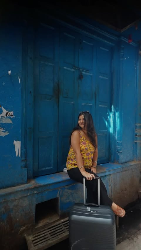 Instagram post by @tanyasversion for American Tourister. Caption reads: [...] your Airconic at 50% OFF on the American....