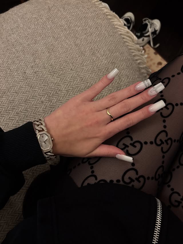 Instagram post by @wiki_private for Booksy. Caption reads: Nails by @apbeautyroom_pl 

#współpraca.