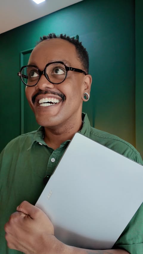 Instagram post by @eusoufabao for Acer. Caption reads: IH, tem protagonista novo na área 👀💻....