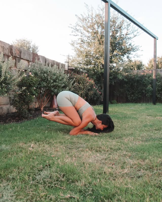 Instagram post by @yogawithrona for Alo Moves. Caption reads: #AloAnchorSeptember I’m loving this baby crow, I....