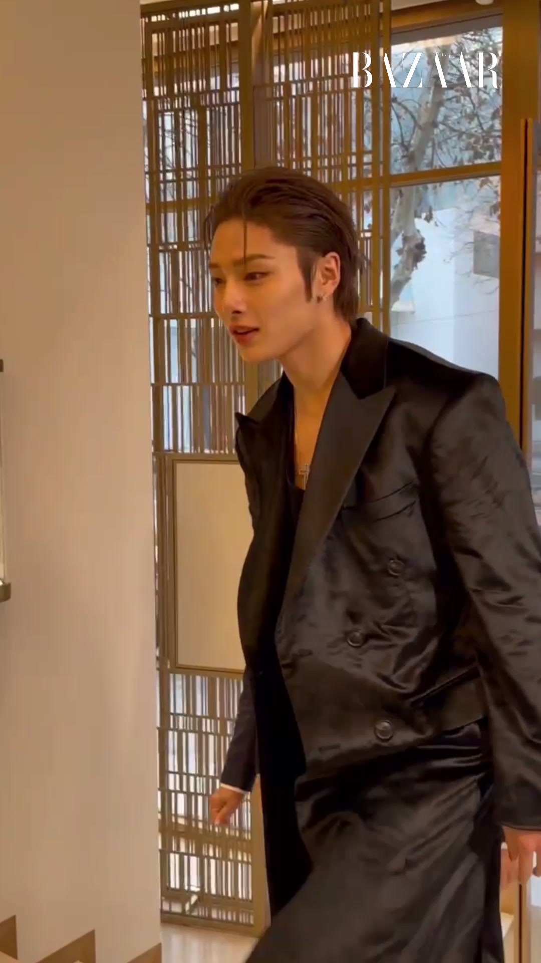 TikTok post by @harpersbazaarjapan for Stray Kids. Caption reads: [...] Damiani Cheongdam」に来場🦊 @Stray Kids #Damiani....