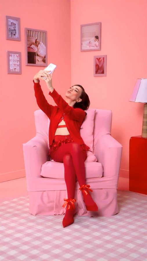 Instagram post by @soberdigital for Penti. Caption reads: [...] style.

With love,
@eylultumbar x @penti x....