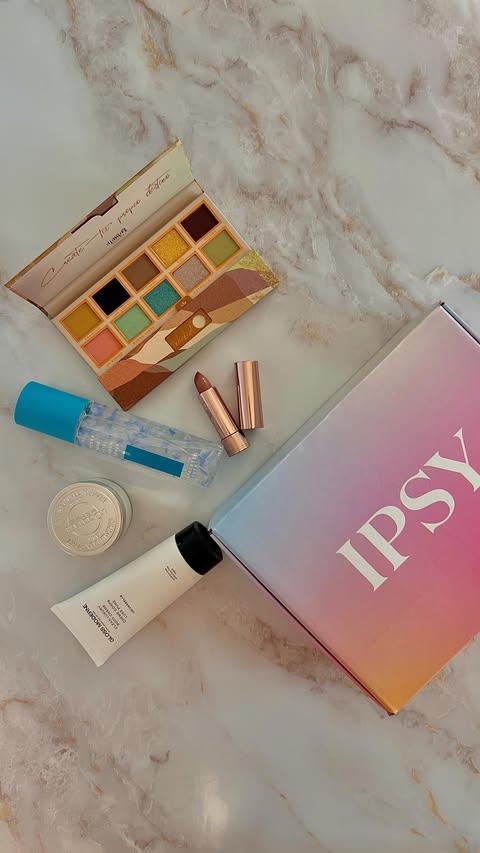 Instagram post by @itspreetkaur_ for Alamar Cosmetics. Caption reads: [...] November Boxycharm by @ipsy ⁣🎁 ⁣....