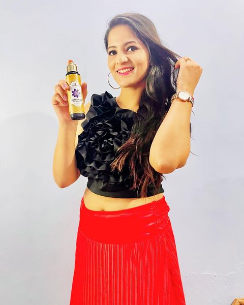 Instagram post by @ishpreetkaurmakkarr for Balu Herbals. Caption reads: Kunkumadi face glowing oil is an ayurvedic facial....