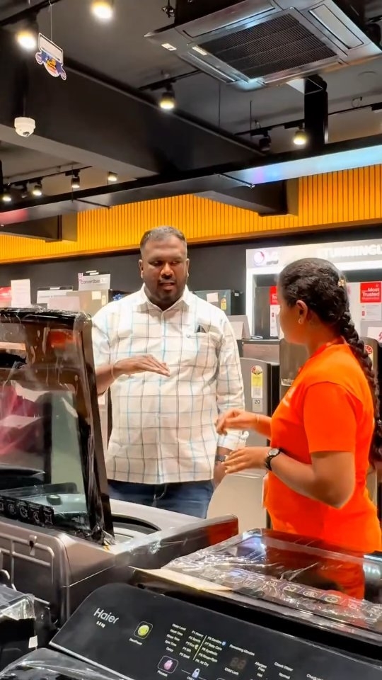 Instagram post by @villupuramsmartcity for Poorvika. Caption reads: TRENDING DEALS ON MOBILES & LAPTOPS
Terms &....