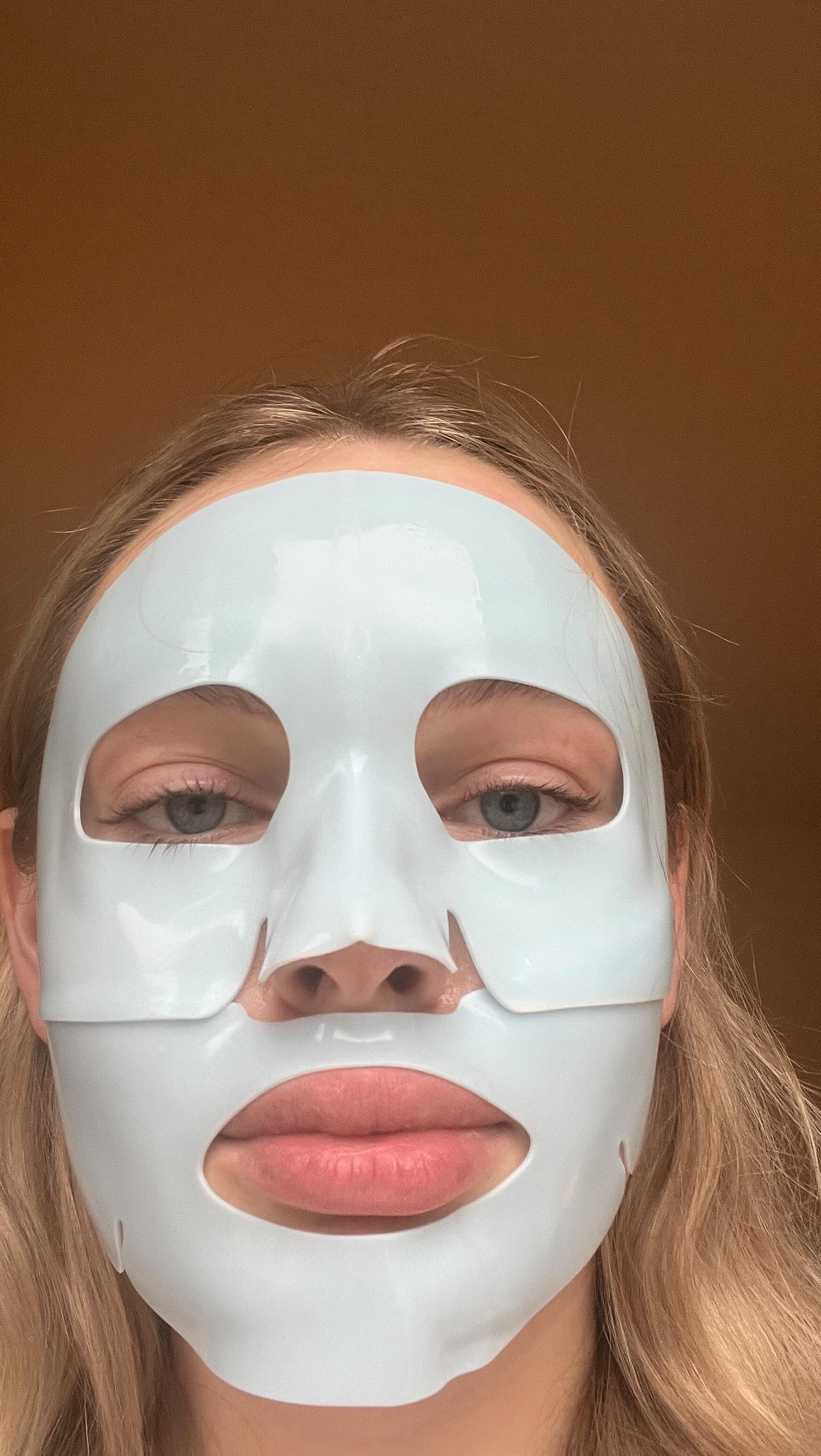 Instagram post by @julemariep for Victoria's Secret. Caption reads: pyjama season!!!! 💘💞💕#vspartner anzeige.