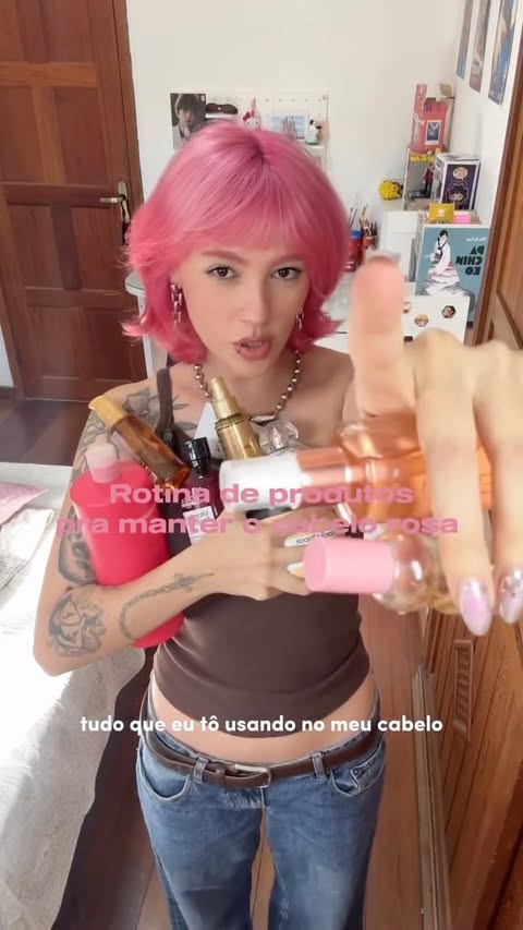 Instagram post by @tea4ana for Shopee. Caption reads: [...] 🩷✨ #pinkhair #hair #haircare #acheinashopee....