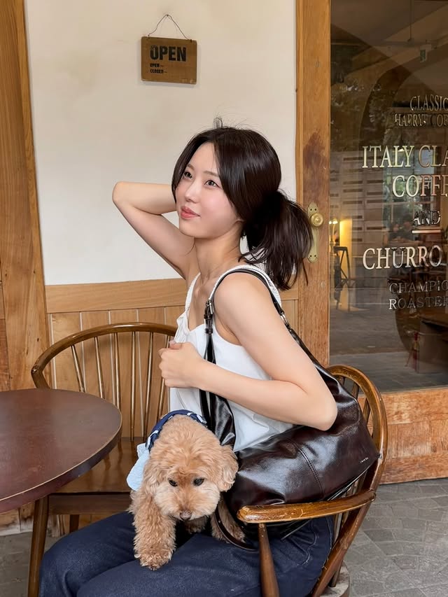 Instagram post by @misa._.ning for STAND OIL. Caption reads: 👜 @standoil.jp 荷物たくさん入るしどんな服にも合わせやすい🤎 [...].