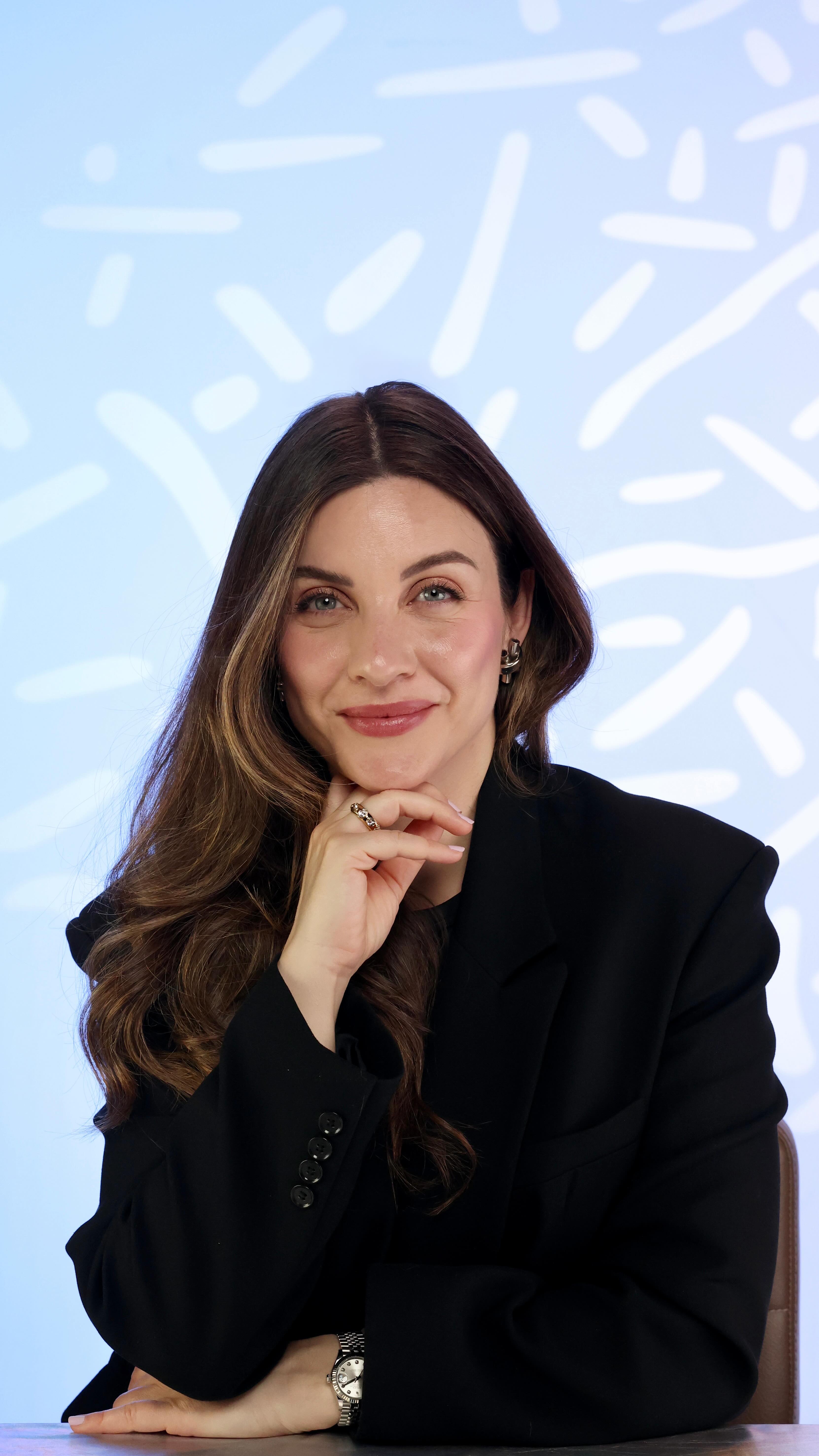 Instagram post by @merveozkaynak for Ducray. Caption reads: Avrupa’nın 1 numaralı kepek karşıtı bakım markası....