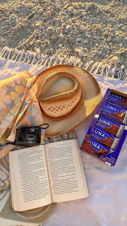 Instagram post by @alexabrutus for LUNA Bar. Caption reads: No better way to end my day than with a good book....