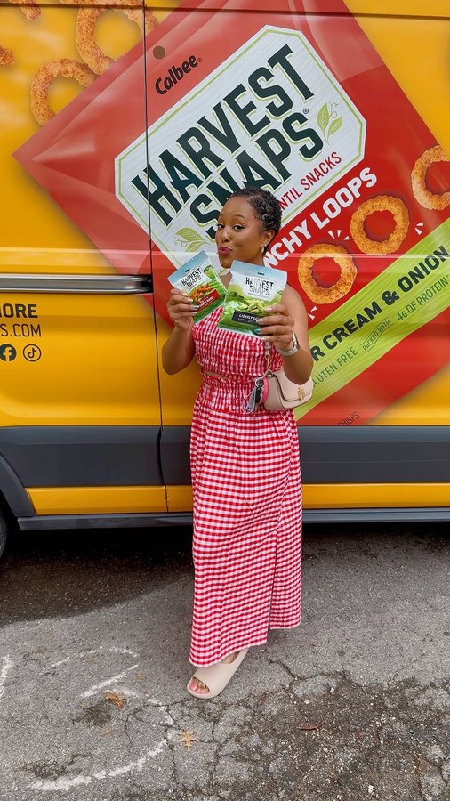 Instagram post by @kaitskravings for Harvest Snaps. Caption reads: ✨IYKYK I LOVE my @harvestsnaps and you should too....