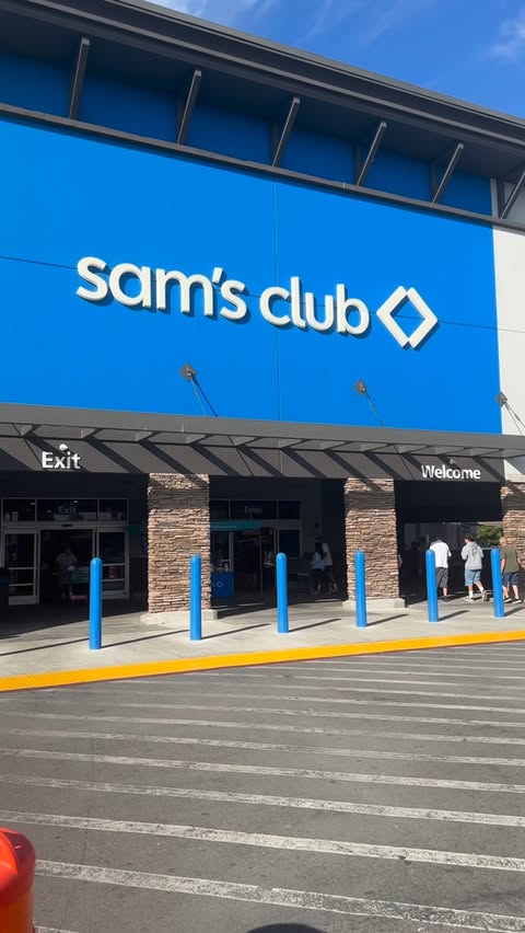 Instagram post by @samsclubfoodreview for Taylor Farms. Caption reads: 🚨🍴 5 NEW FOOD FINDS at Sam’s Club! 🍴🚨

👇 Drop....