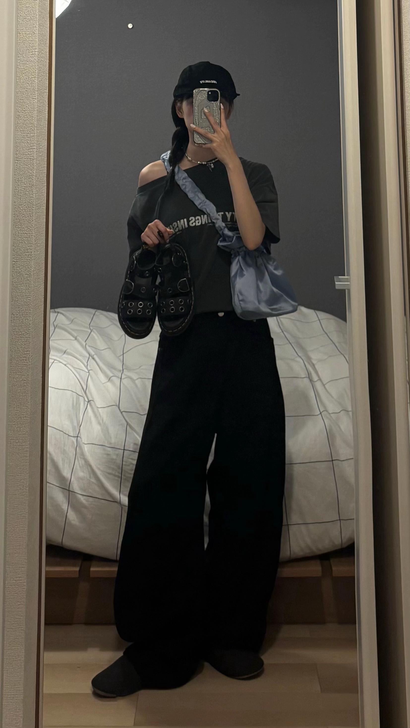 TikTok post by @s0814m_ for MOUSSY. Caption reads: ZOZOTOWNで買える@MOUSSY のトップス♩ ワンショル可愛い〜🎀#Promotion....