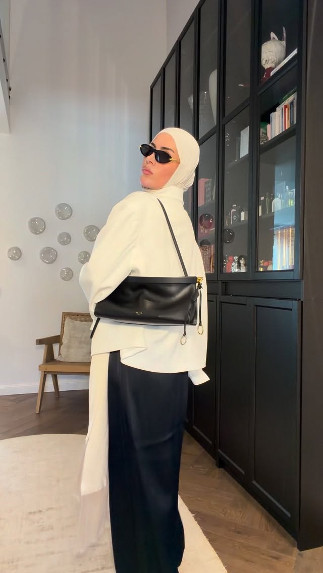 Instagram post by @jasmin.ylcn for Gina Tricot. Caption reads: Eid Outfit Blazer @ginatricot Pants @zara ( old )....