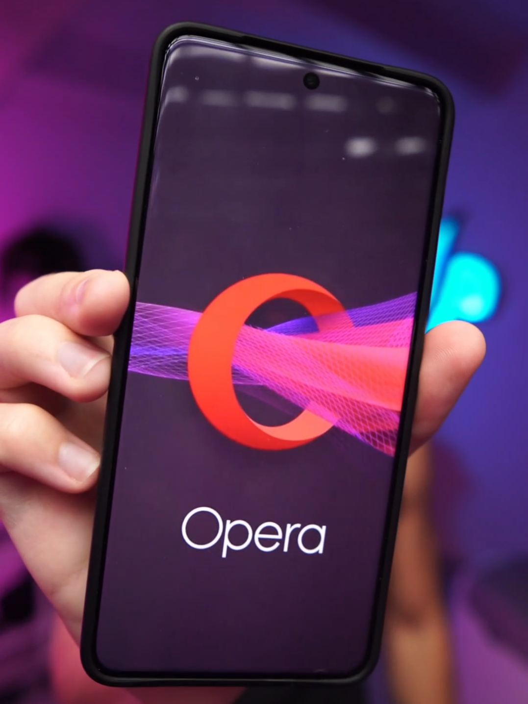 TikTok post by @alessandrocontentoo for Opera. Caption reads: Scarica OPERA! @Opera #opera #vpn .