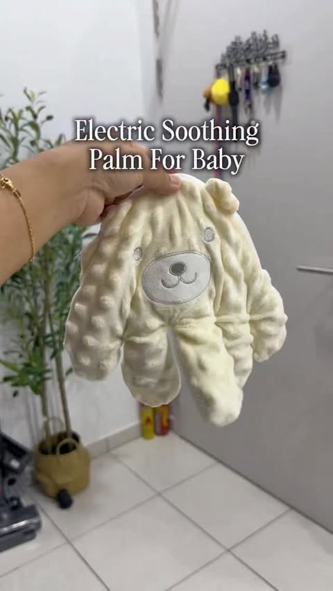 Instagram post by @_afifahrosli for Shopee Malaysia. Caption reads: Soothing palm ni function sangat! Jadi la utk....