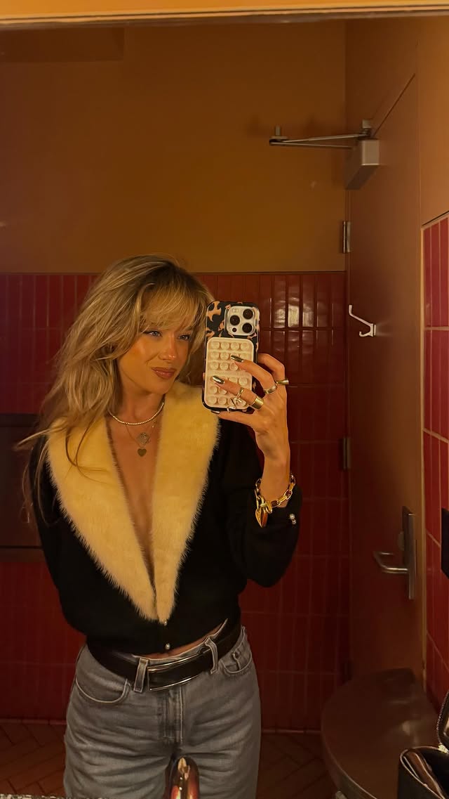 Instagram post by @paizleylaura for Bur Bur. Caption reads: [...] little holiday treat for the gurls....