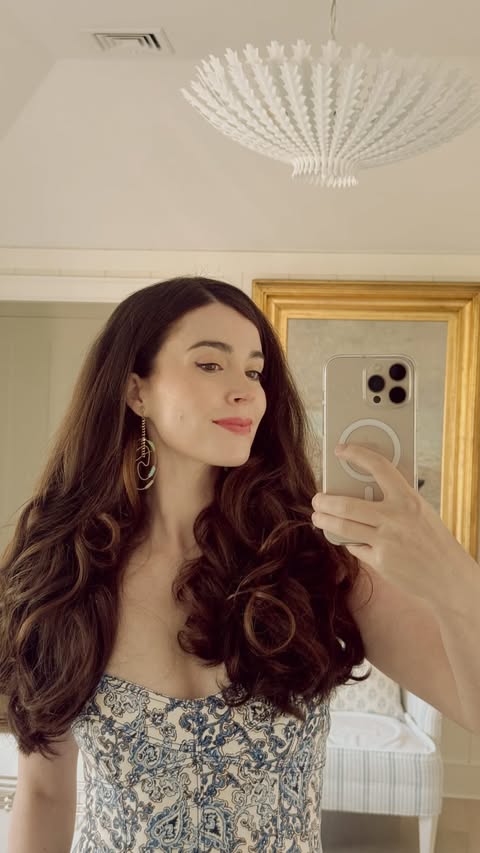 Instagram post by @nelliediamond for Dyson Beauty. Caption reads: [...] it my hair must-have, anywhere I go.....