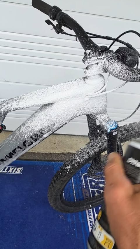 Instagram post by @aurelien_fontenoy for Dynamic Bike Care. Caption reads: Wash time 🚿🧼 #ebike #vtt #velo #emtb....