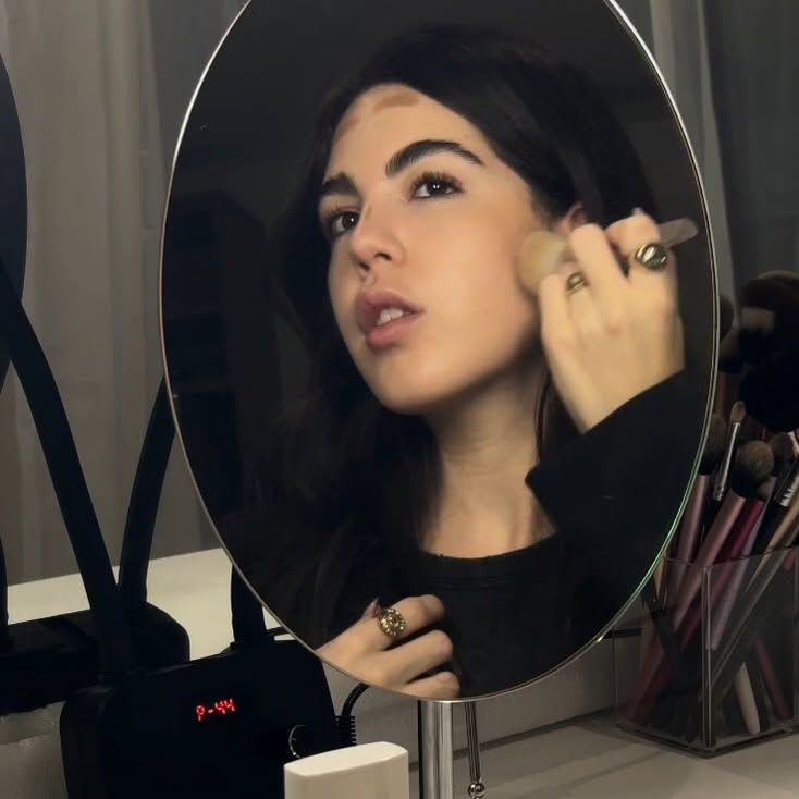 Instagram post by @dudazanini for Mantecorp Skincare. Caption reads: Uma segunda feira comigo! 🎀
usando o Episol Sec....