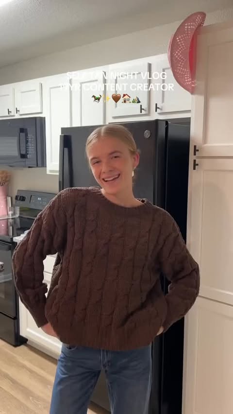 Instagram post by @dicendunlap for Peta Jane Beauty. Caption reads: I am always ready to tan 🐎✨🤎🏠⛰️ my routine is....