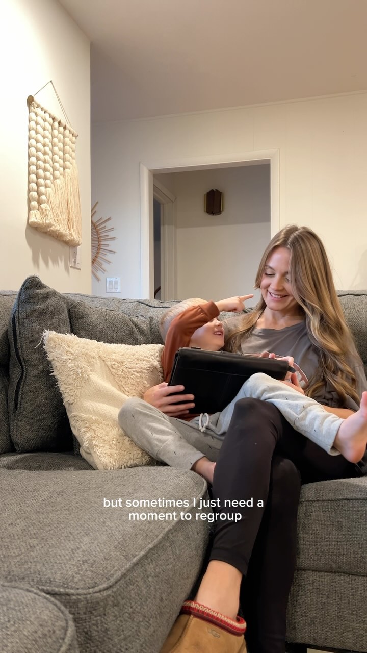 Instagram post by @cortelizabeth for Moshi Kids. Caption reads: [...] for 70% off. #sahm #moshipartner....