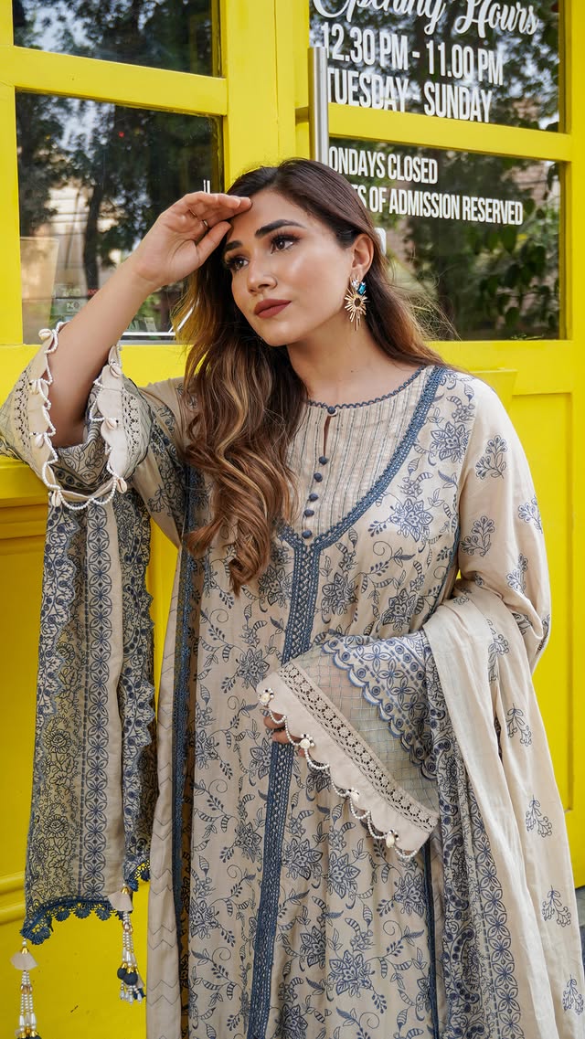 Instagram post by @gottablogger for Zeen. Caption reads: [...] in the beautiful Chikankari Lawn from....