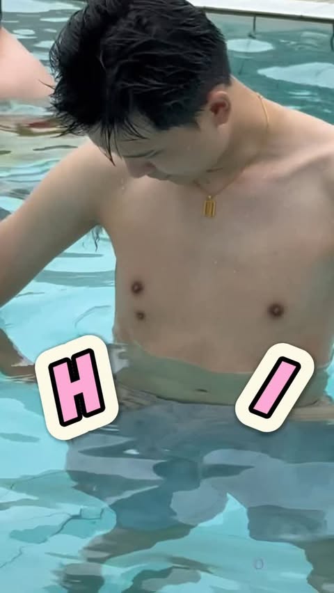 Instagram post by @zhengkeat_ho for Guinness World Records. Caption reads: POP MART 隐藏款盲盒，原来在他身上~🤣
@guinnessworldrecords....