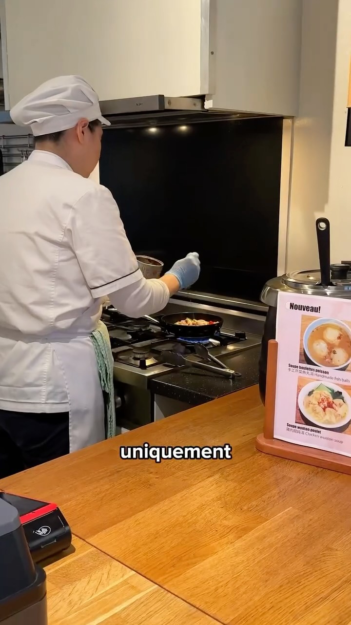 Instagram post by @theguide_brussels for Deliveroo. Caption reads: (Advertising for @deliveroo_be ) @amuibento 📍Rue....