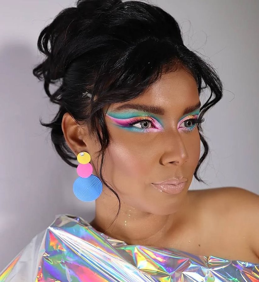 Instagram post by @mclaudbeauty for Be Coyote. Caption reads: [...] Highlighter,
Setting Powder 
.
@becoyote-....