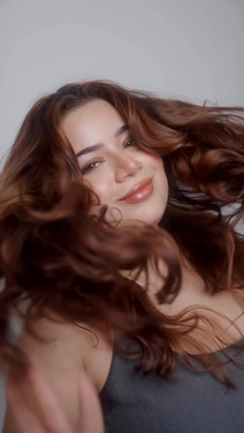 Instagram post by @fizaababy for BBlunt. Caption reads: Using the best anti-frizz shampoo for smooth,....