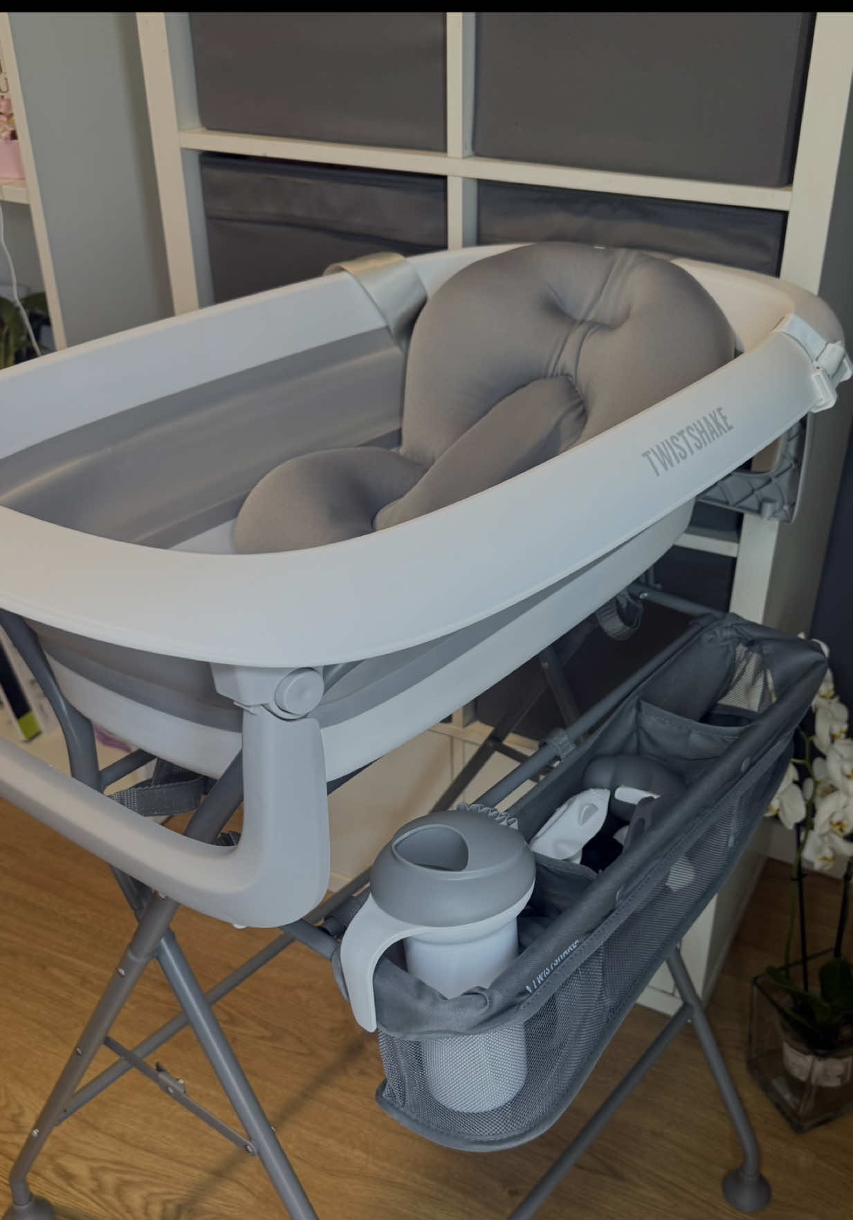 TikTok post by @loove_31 for Twistshake. Caption reads: 🤍👶🏼@TWISTSHAKE .