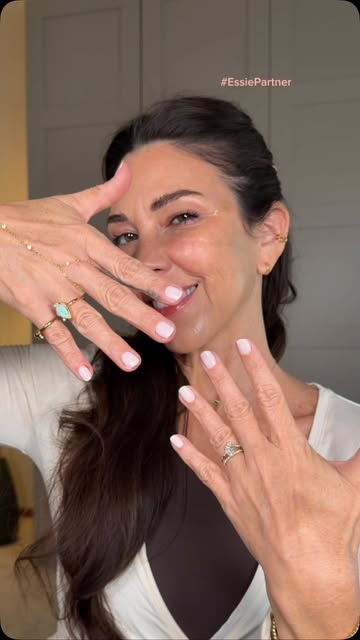 Instagram post by @chenoa.brookins for essie. Caption reads: [...] so chic and I picked up a few shades of....