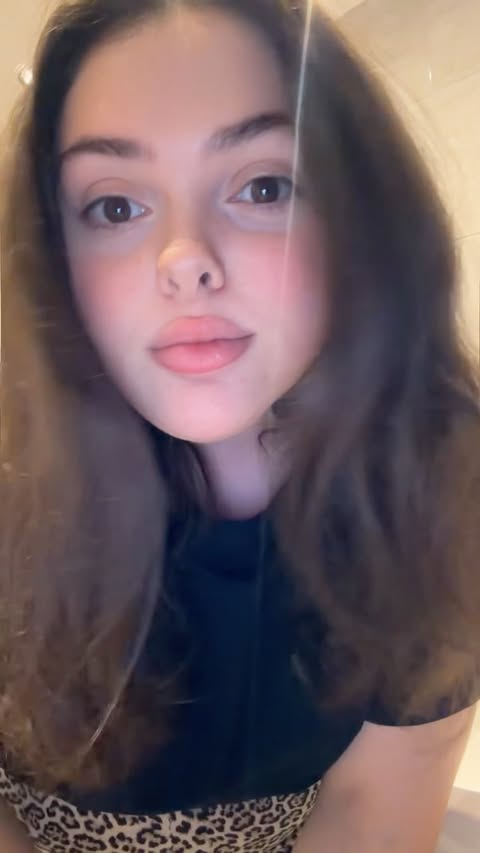 Instagram post by @sophialouisedavies for SuperSavvyMe. Caption reads: [...] @oralb_uk @supersavvymeofficial 🦷🪥.