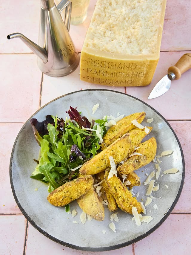 Instagram post by @gennarocontaldo for Parmigiano Reggiano. Caption reads: [...] with these deliciously crispy Parmigiano....