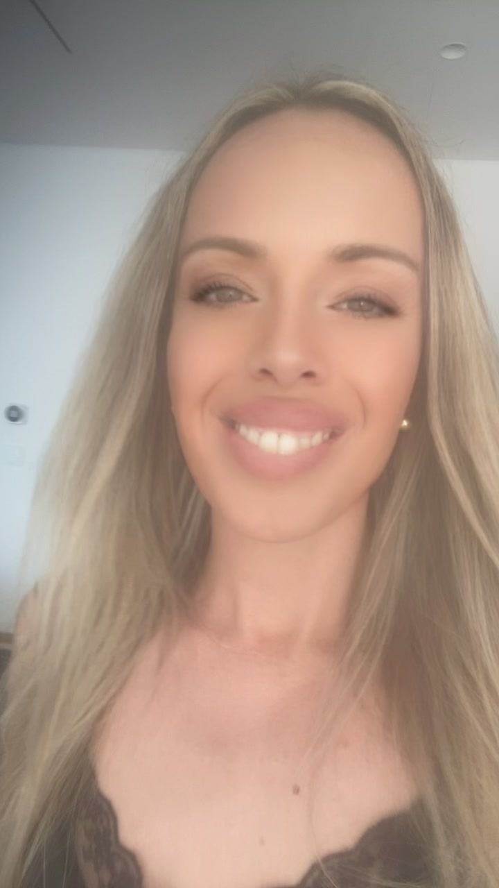 TikTok post by @catialuis7 for Havaianas. Caption reads: [...] @Nike @New Balance @ZARA @Havaianas @UGG®....